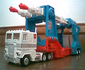 Ultra Magnus in armored carrier mode