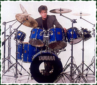 The Yamaha Rock Tour Custom kit in Cobalt Blue. 
There are only 2 kits of this model in this colour, 
the other is owned by Manu Katche.