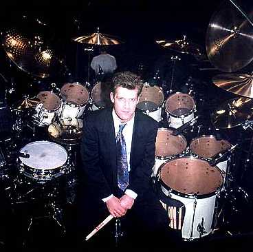 The Pearl 'inverted' rig of 1991
during his time with Level 42.
Note the triangle of floor toms - 
perhaps a tip of the hat to the
late, great Tony Williams?
Also note the left hand ride!