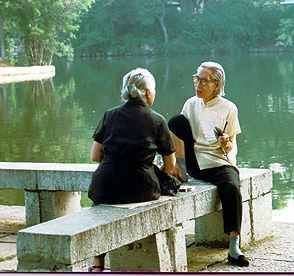 Guilin grandmas meet for a gossip.