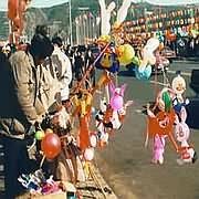 Temple Fair stall sells balloons