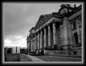 Reichstag * 704 x 528 * (98KB)