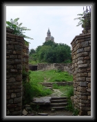 Church at Tsarevetz fortress * 482 x 624 * (99KB)