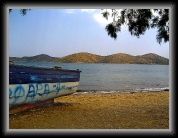 Fishing boat at Spinalonga * 640 x 480 * (99KB)