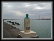 Heraklion harbour * 704 x 528 * (97KB)