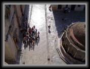 Dubrovnik tourists * 704 x 528 * (90KB)