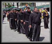 Monks in Split * 644 x 537 * (99KB)