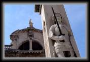 Roland standing guard at Dubrovnik * 641 x 419 * (98KB)