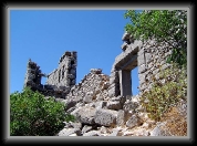 Termessos walls * 704 x 503 * (98KB)