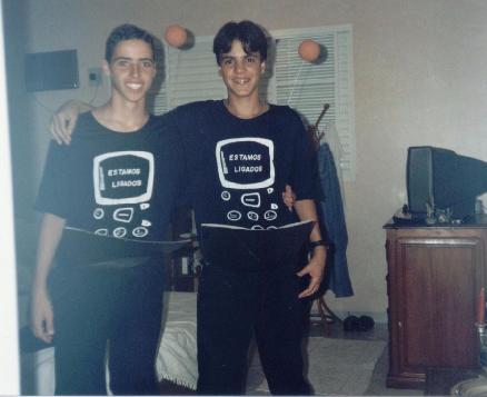 Olha os celulares da festa a Fantasia