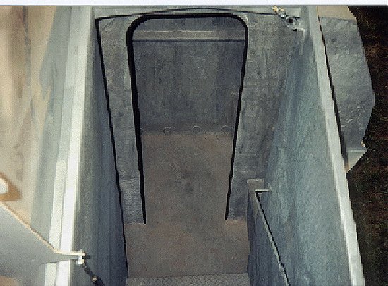 a002.jpg (61379 bytes)