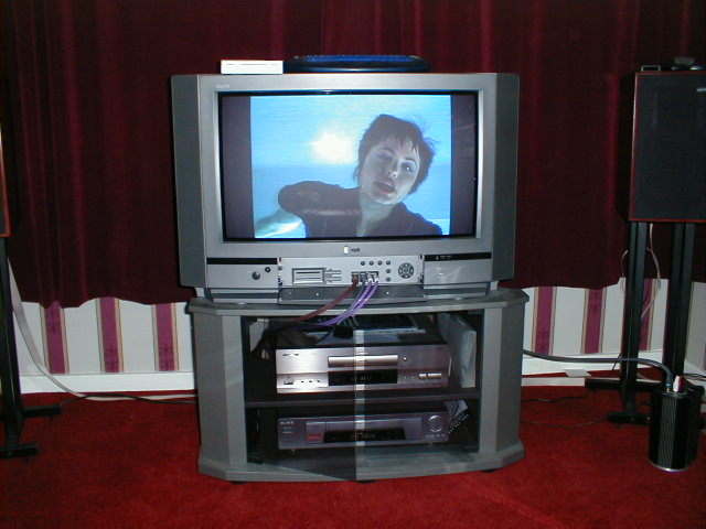 My LG DI-28z12 TV in operation.