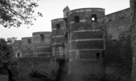 castlebw2.jpg (12379 bytes)