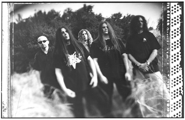 Band photo (57221 bytes)