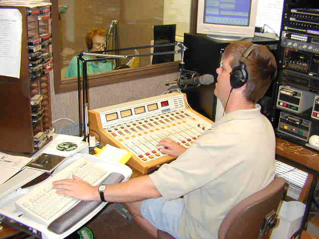 TomRashStudio.jpg (40771 bytes)