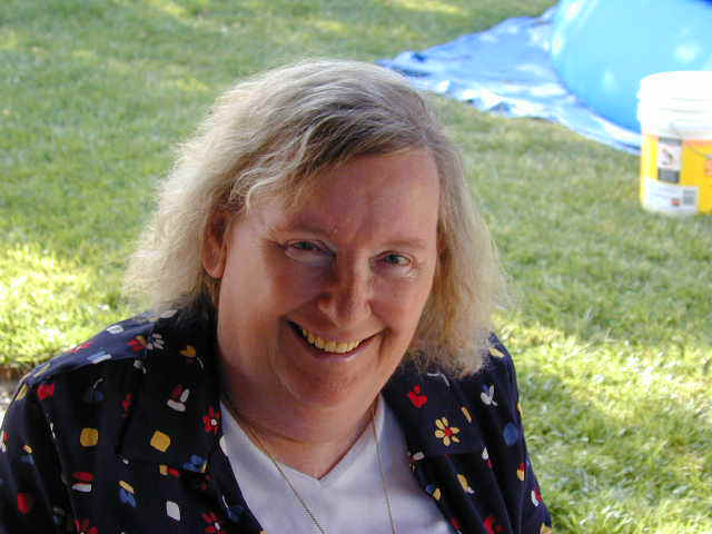 nanettebond.jpg (40069 bytes)