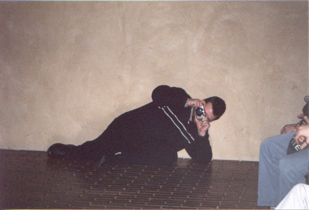 Andere ongure types lagen dan weer langs de grond. Vraag me niet wat hij probeert te fotograferen.