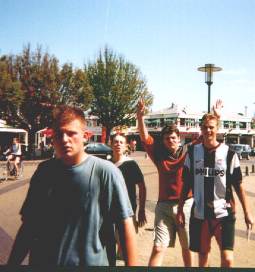 ad2.JPG (47035 bytes)