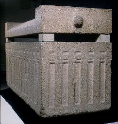 KaiemneferetSarcophagus.JPG (17972 bytes)