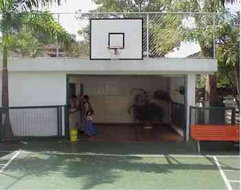 cantina.jpg (11080 bytes)