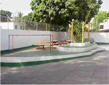 patio.jpg (32995 bytes)