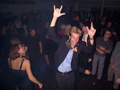 n99jumptob.jpg (55085 bytes)