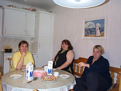 nmob.jpg (41497 bytes)