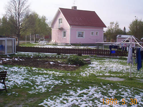 990530.jpg (63039 bytes)