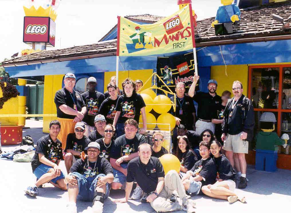 Lego Maniacs group picture. [click to enlarge]