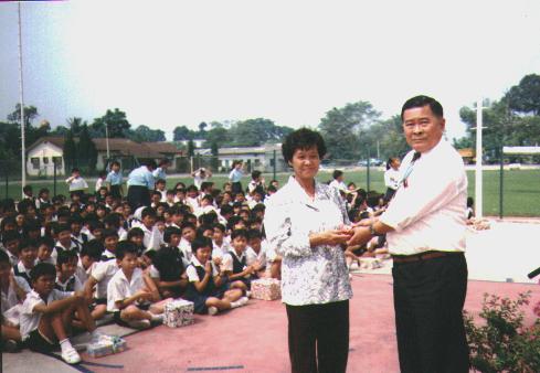 gotong4.JPG (30633 bytes)