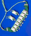 Cos059.jpg (92101 bytes)