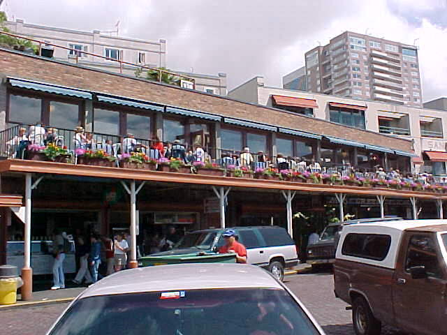 market1.jpg (55778 bytes)