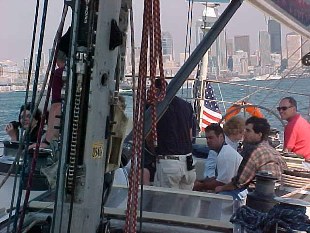 sailing1.jpg (52978 bytes)