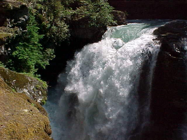 waterf1.jpg (44198 bytes)