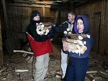 Anders, Lasse og Juanita b�rer ved