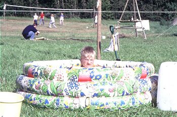 Anders bader i badebassenget