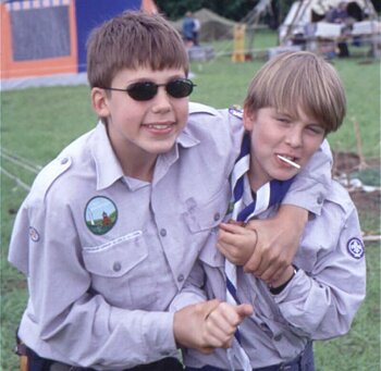 Simen og Carl Philip f�r inspeksjon