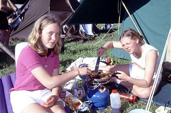 Anette og Margrethe lager mat