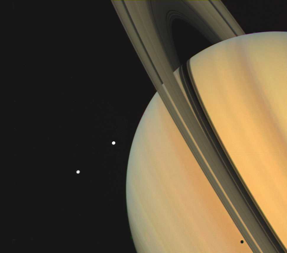 saturn4.jpg (27092 bytes)