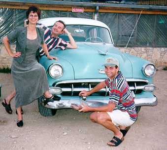 JoKi & Friends w/ old car