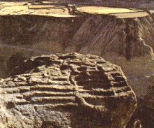 Maqueta en piedra de los andenes del Colca