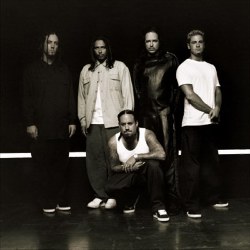 Click here to see a some more Korn pictures..