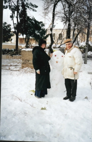 SANDY, KEN and MR. SNOWMAN - JERUSALEM, ISRAEL - 1-27-2000