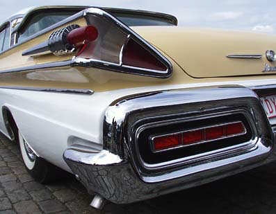 1958 Mercury Montclair fin detail.jpg (67690 bytes)