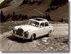 1959 Mercedes Benz 220S sedan.jpg (31000 bytes)