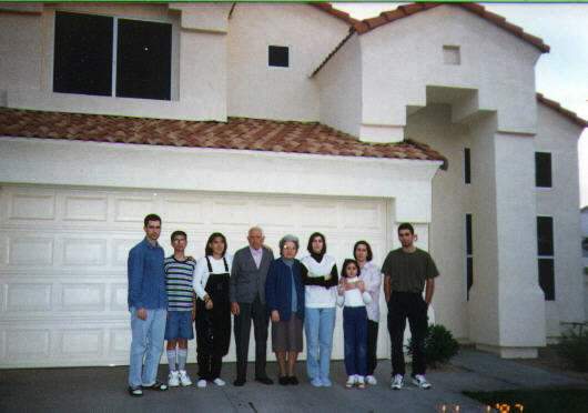 family.jpg (125624 bytes)