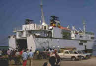 bateau le Joola sur le quai de Ziguinchor