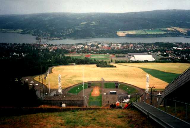 Pohled na m�sto od olympijsk�ch m�stk�