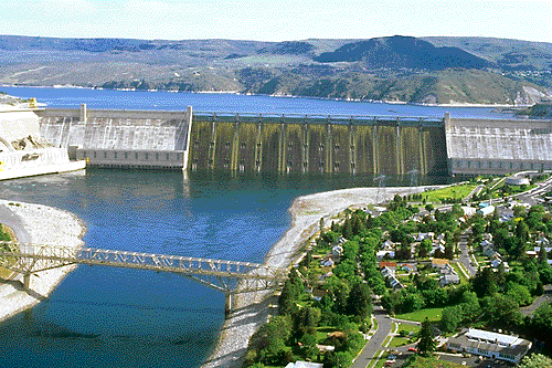 Grand Coulee Dam with Columbia Basin in the background