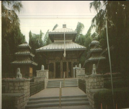 Chineese settlers built this slendid temple in the centre.